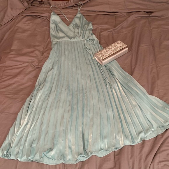Gorgeous light blue cocktail dress - Picture 2 of 3